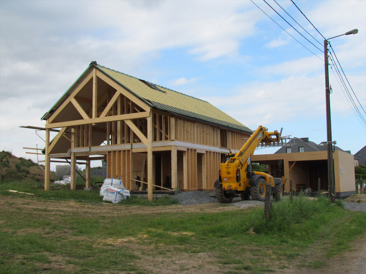 Maison à ossature en bois en construction Robinet