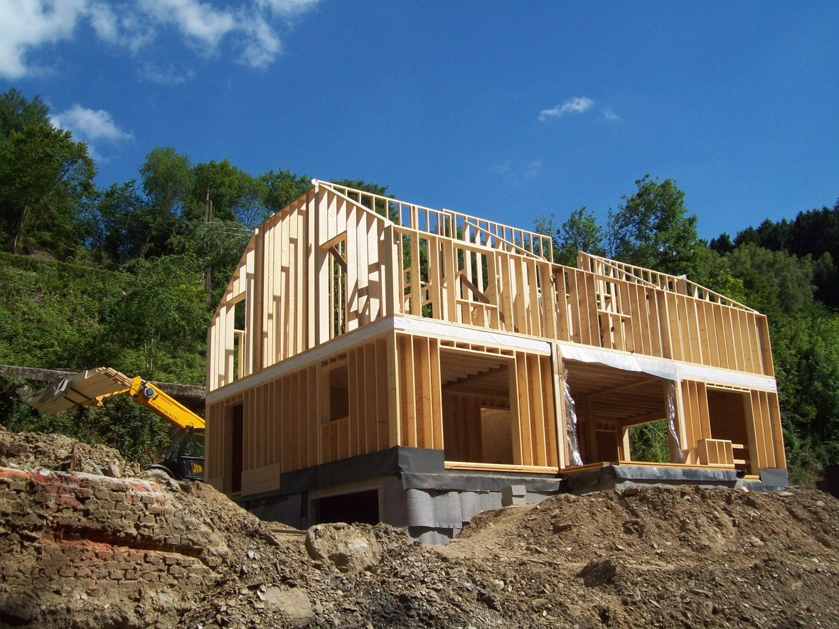 Maison à ossature en bois en construction Robinet